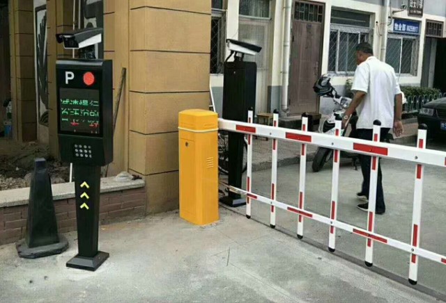 停车场系统车过道闸不落杆，怎么办？